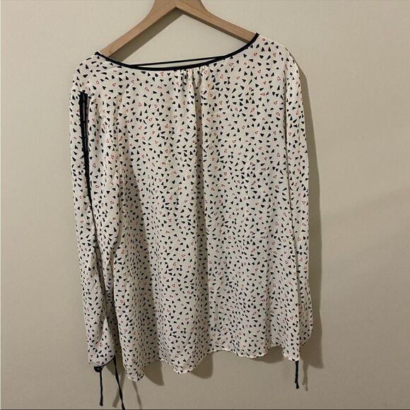 Maurice’s chiffon blouse with contrast trim and slit sleeves in heart print - Picture 4 of 8